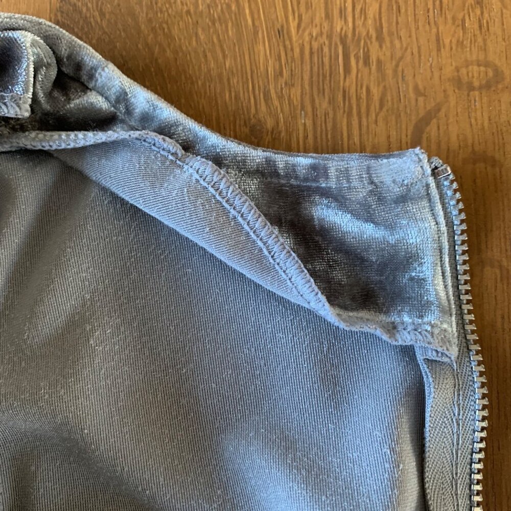 H&M Crushed Velvet Dress  Girls 4-6 4T 5T Silver Grey Velour Pockets H And M - Picture 6 of 6